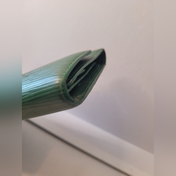 Louis Vuitton LV Epi Leather Long Sarah Wallet - Picture 4 of 7